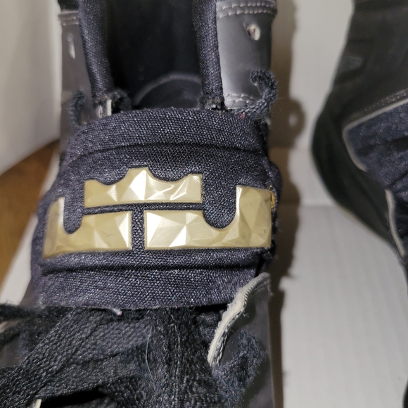 Nike LeBron James Trainers - Picture 12 of 14